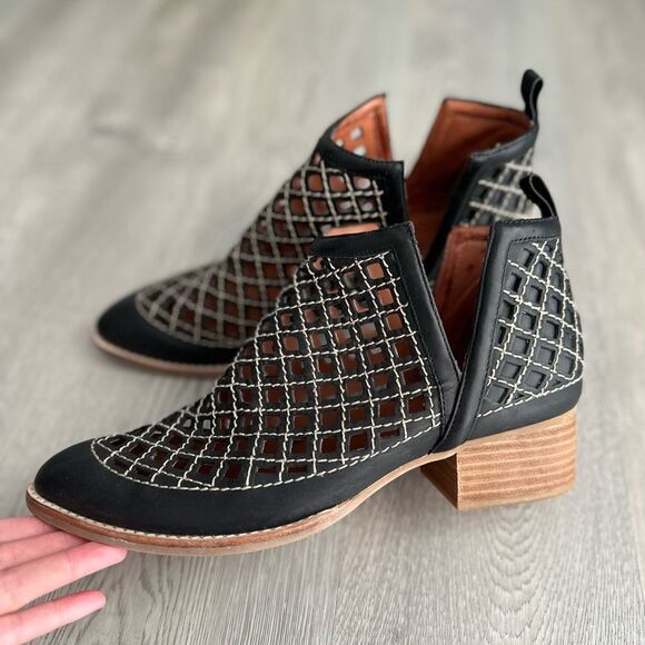 Jeffrey Campbell Womens Taggart Black Leather Cut Out Booties Shoes - Picture 6 of 7